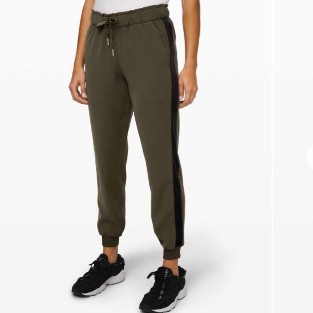Lululemon On The Fly Jogger Velvet Trim Olive Sz 4